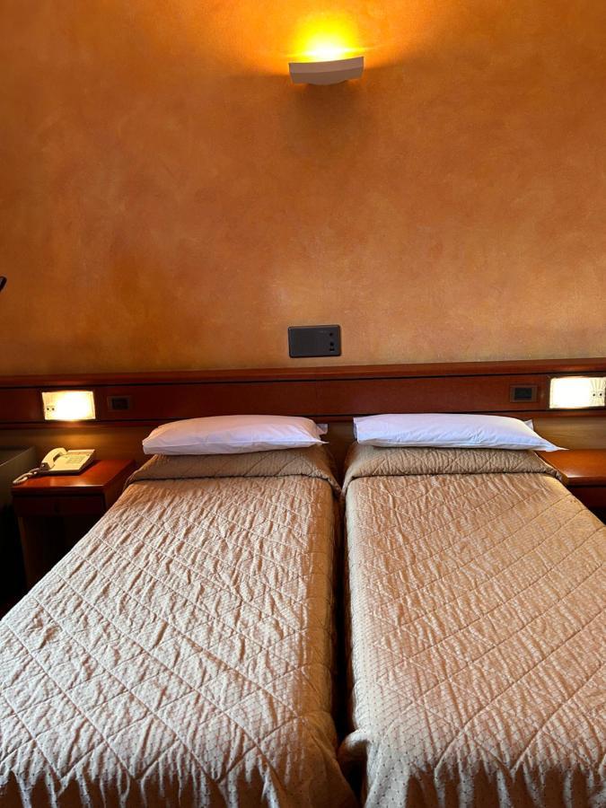Hotel Aspromonte Milaan Buitenkant foto